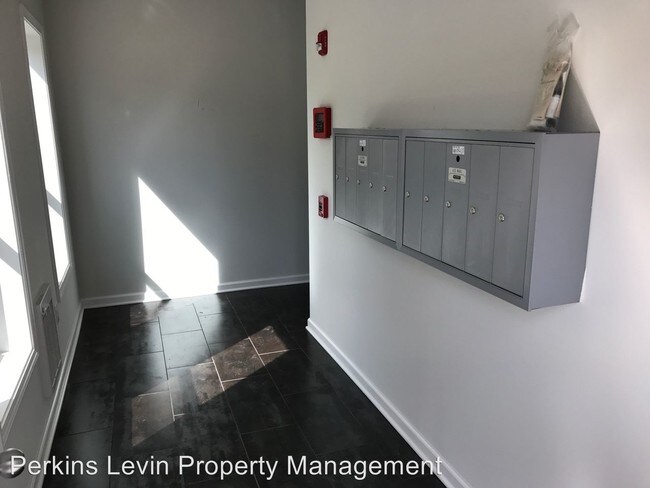 Building Photo - 2008 Bryant Ave S