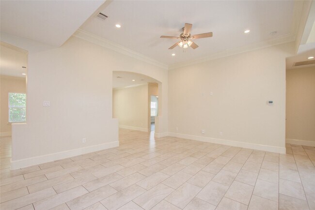 Building Photo - 10572 Twin Oak Dr