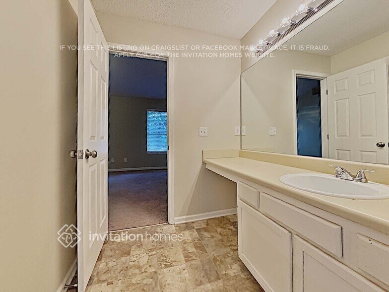 Building Photo - 2323 Wavetree Ln NW