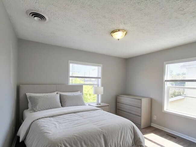 Building Photo - 4 Bed / 2 Full Bath House on a Quiet Dead-End Street — Attached Garage, Central A/C, W/D Hookups ...