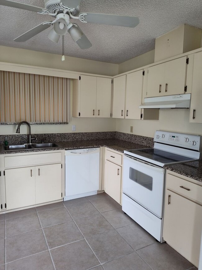 Building Photo - Oak Run 55Plus Community