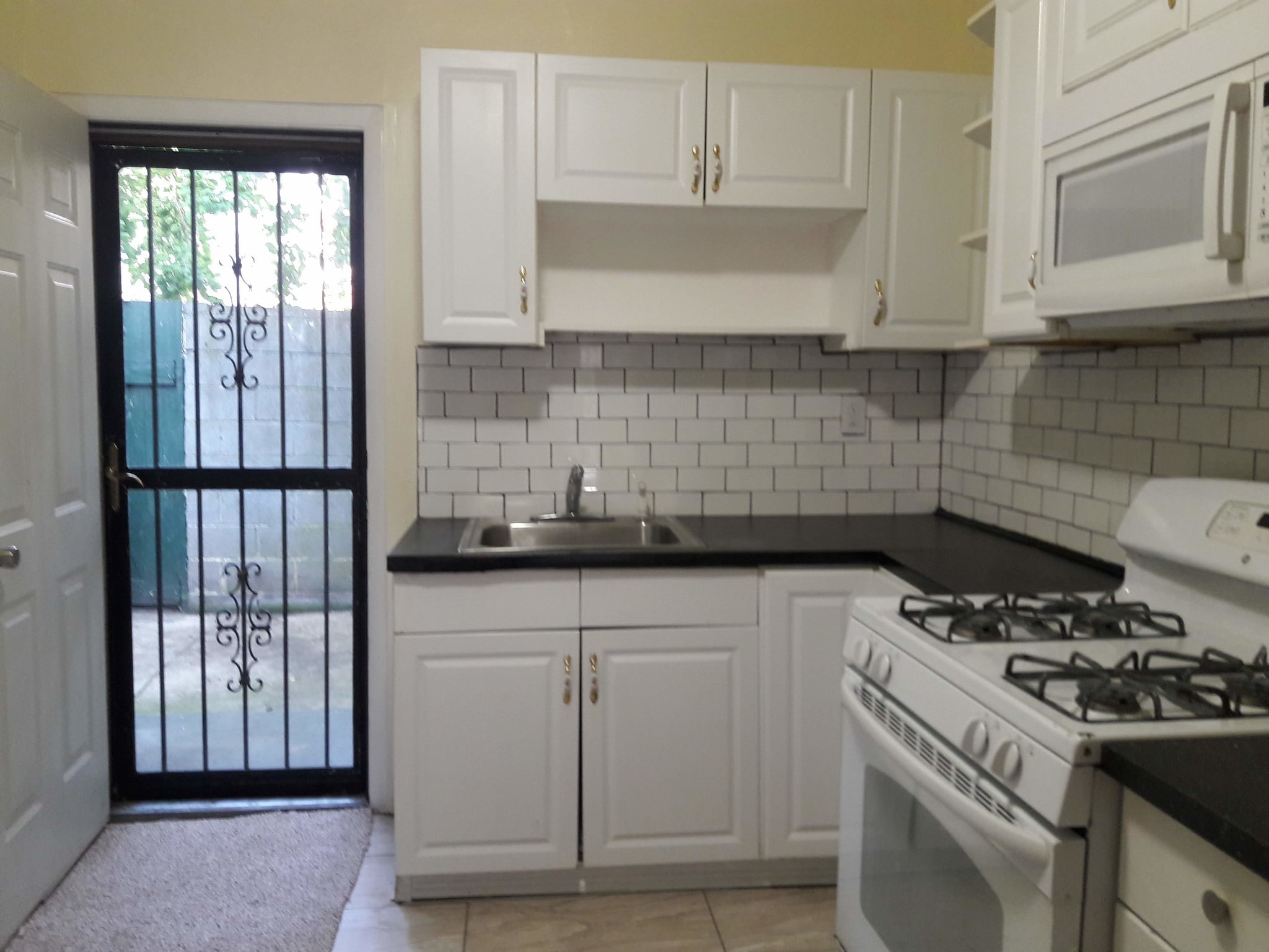 Kitchen - 1711 N Stillman St