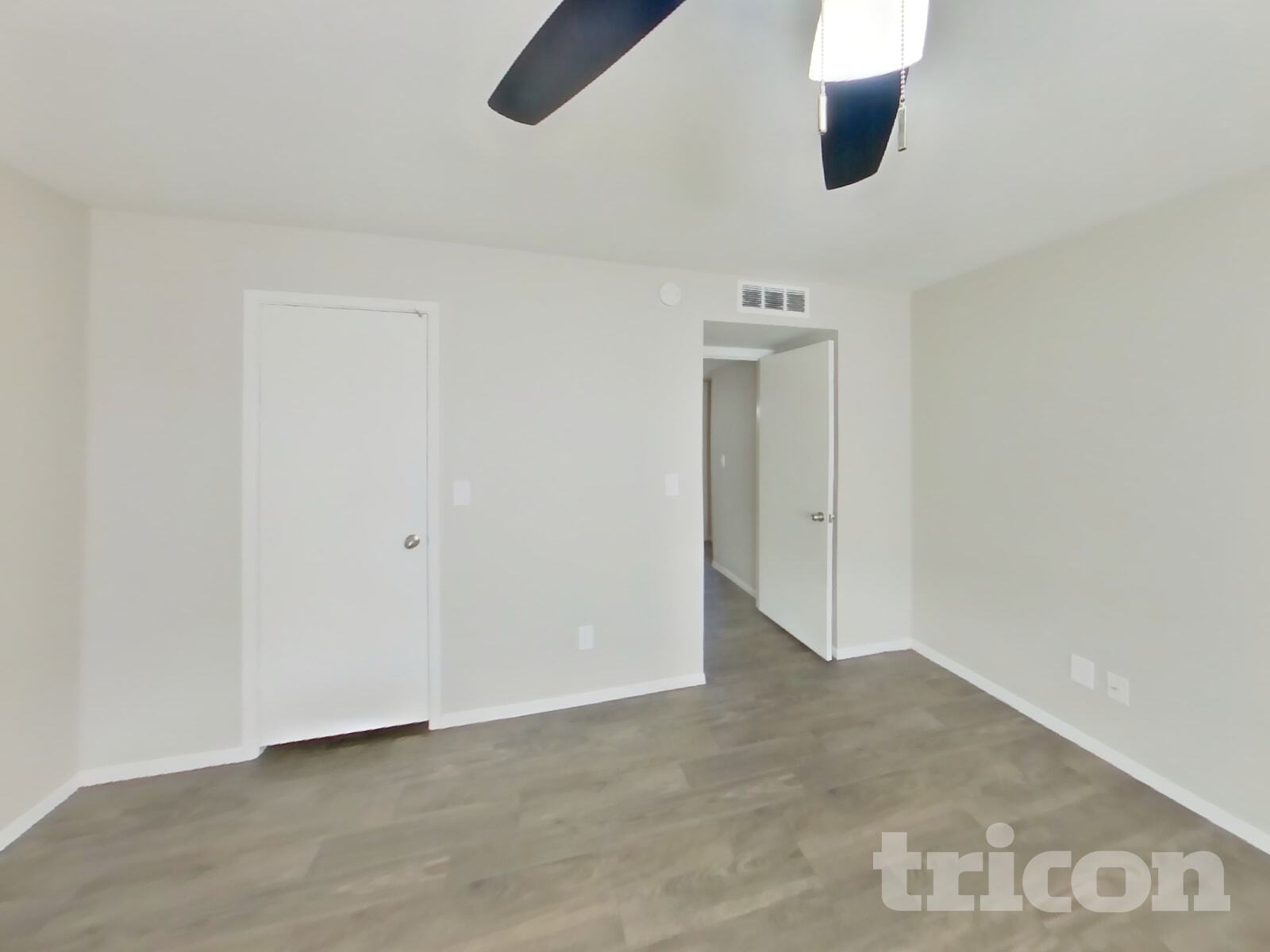 Building Photo - 4901 W Dahlia Dr