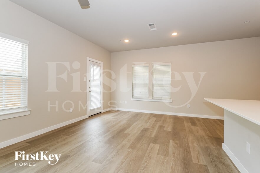 Building Photo - 18342 W Centro Cir