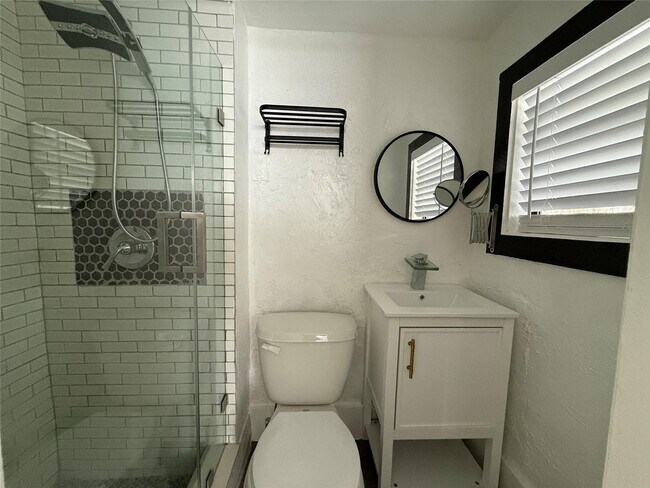 Building Photo - 1947 Madison St