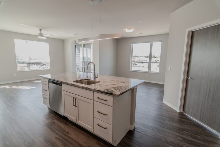 Building Photo - Oak Ridge at University Park Senior Apartm...