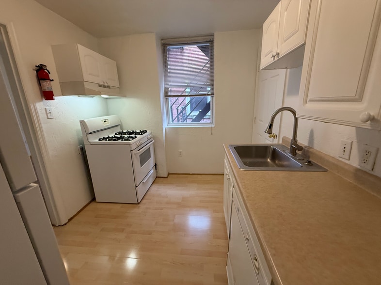 Kitchen - 3615 Dawson St