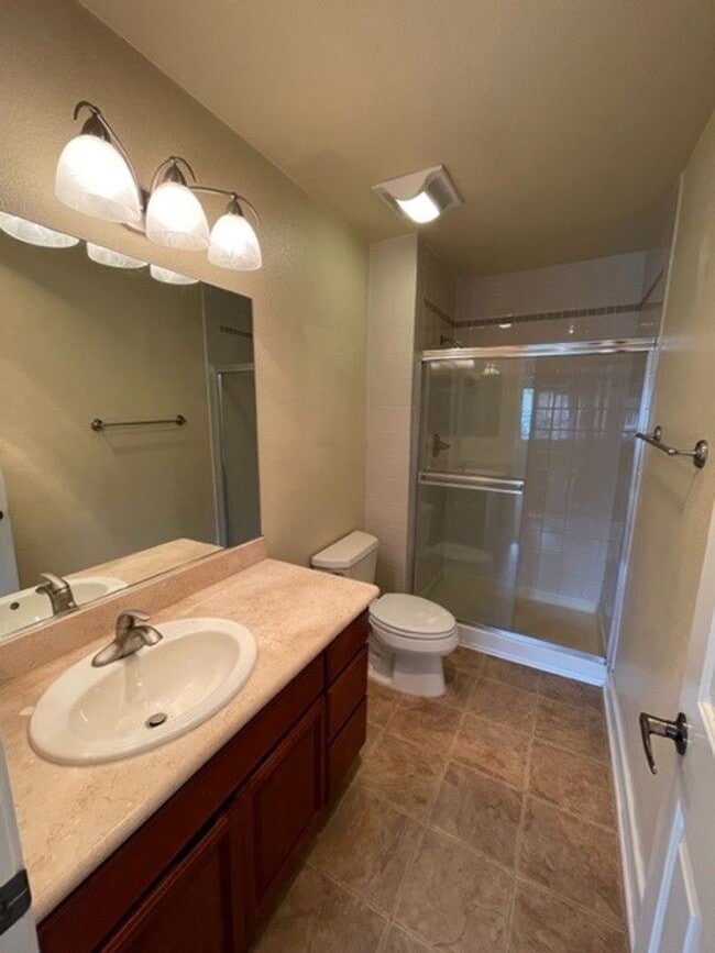 Building Photo - 2 bedroom, 2 bath top floor condo in La Jolla