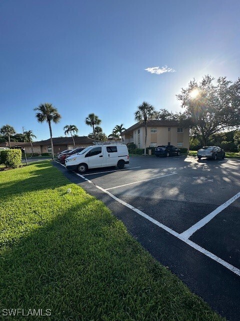 Building Photo - 753 Palm View Dr