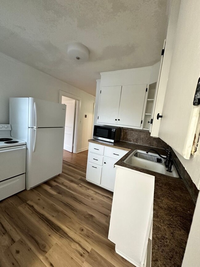 Building Photo - 304/306 West 14th Street