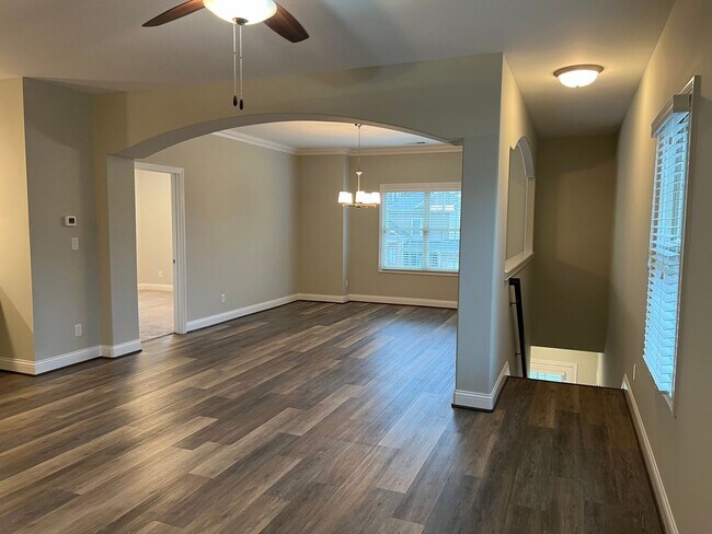 Building Photo - Beautiful 3 Bedroom 2 Bath Condominium