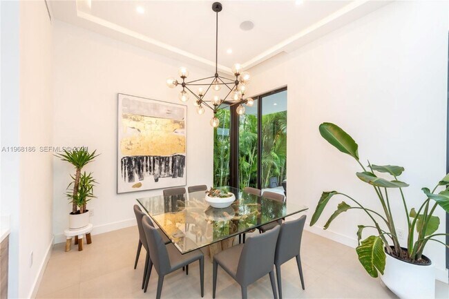 Building Photo - 2550 Overbrook St