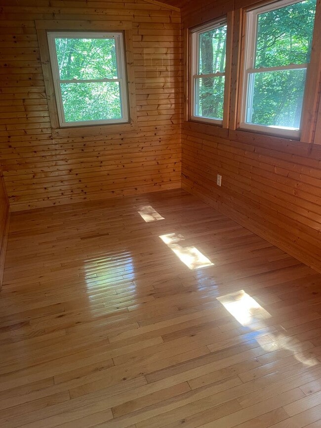 Building Photo - Beautiful Cabin