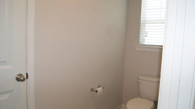 Building Photo - 375 Niblick Dr