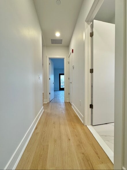 Building Photo - 85 W High St