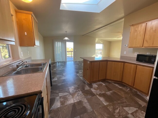 Building Photo - 3 Bed, 2 Bath Manufactured Home with a View