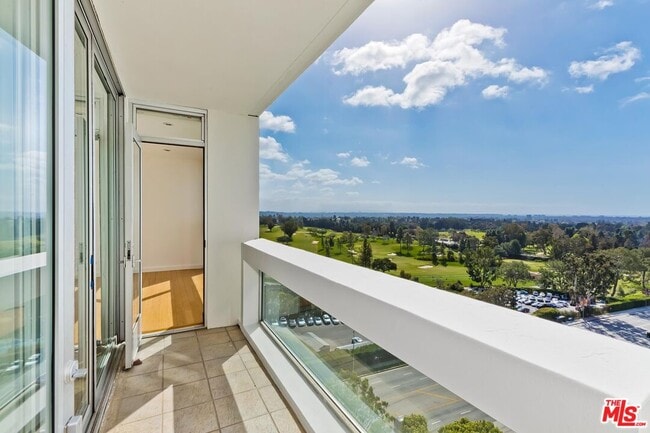 Building Photo - 2222 Ave of the Stars