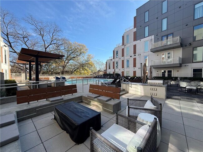 Building Photo - 775 Juniper St NE