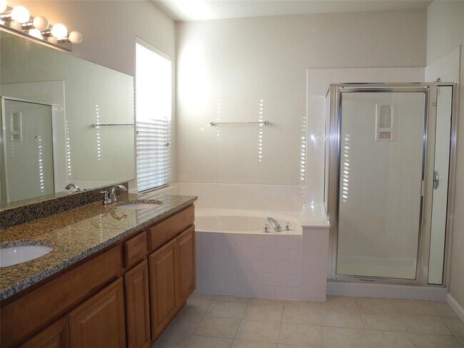 Building Photo - 2601 Briana Shay Dr