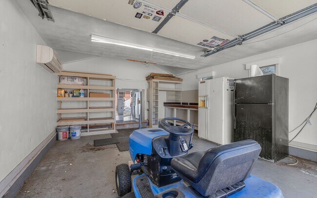 Building Photo - For Rent. 4 Bedrooms