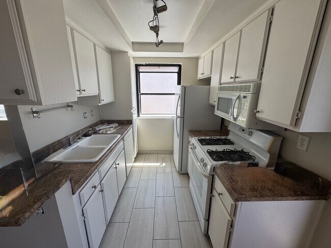 Building Photo - Normal Heights 2 bedroom 2 bath upstairs unit