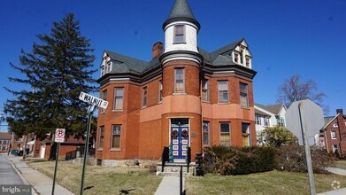 Building Photo - 200 E Walnut St