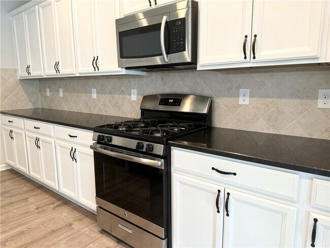Building Photo - 2887 Regal Park Ct