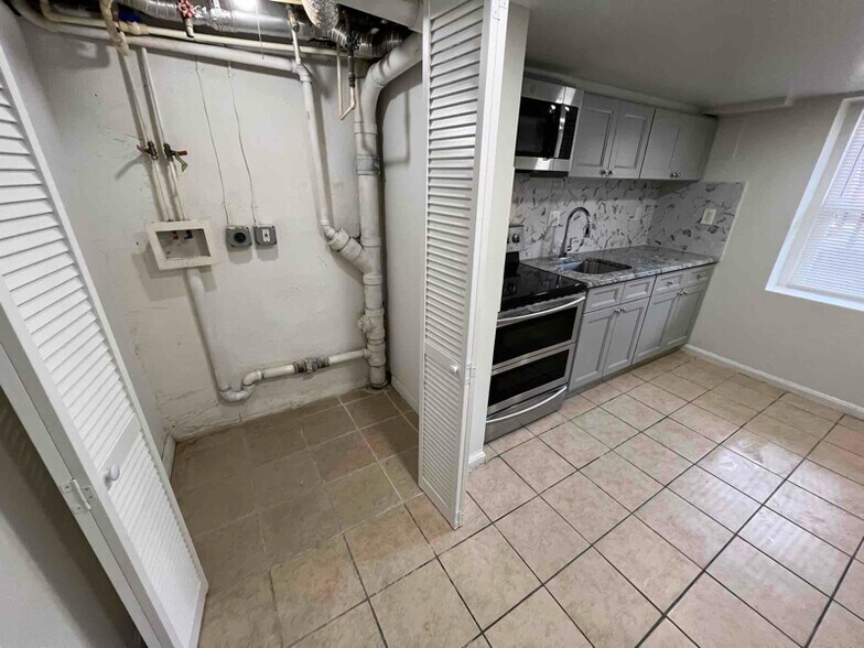 Building Photo - 524 S Macon St.