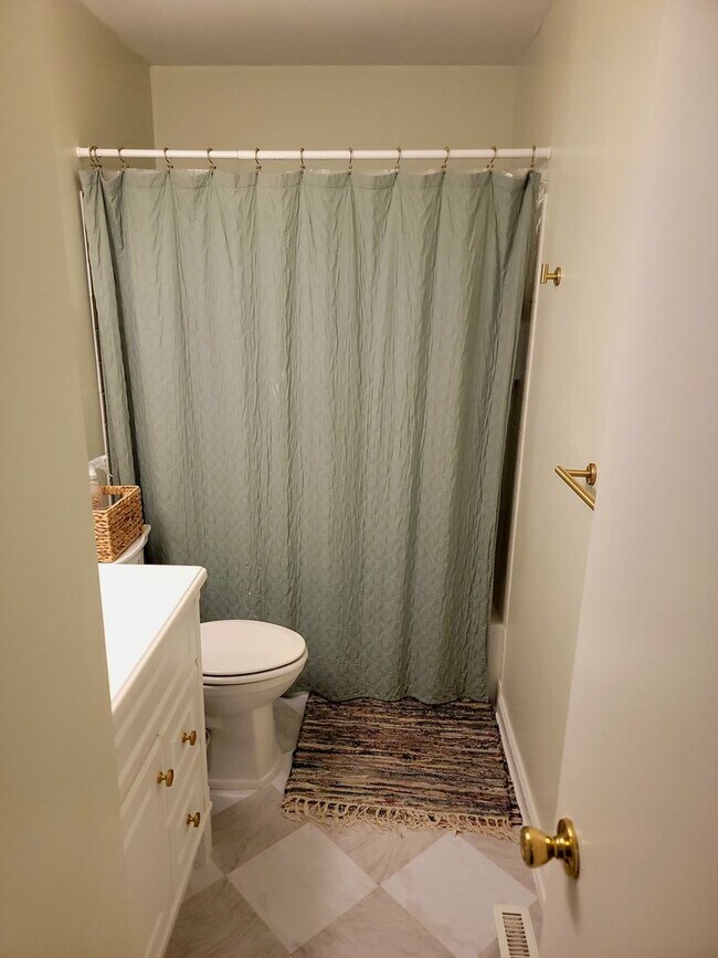 Building Photo - Great 2 Bedroom Townhouse for Rent in Western Henrico