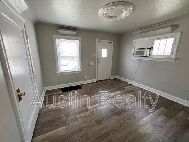 Building Photo - 8836 Graceland Ave