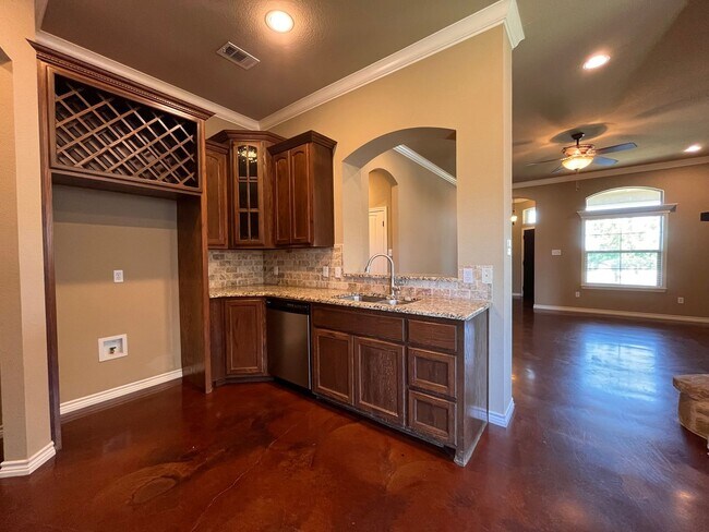 Building Photo - 3 bedroom home