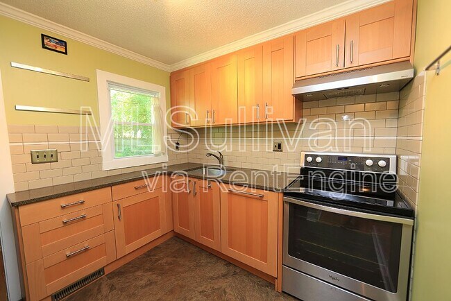 Building Photo - 2404 Farthing St