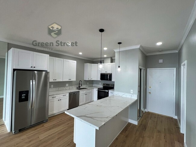 Building Photo - 2410 Albatross St