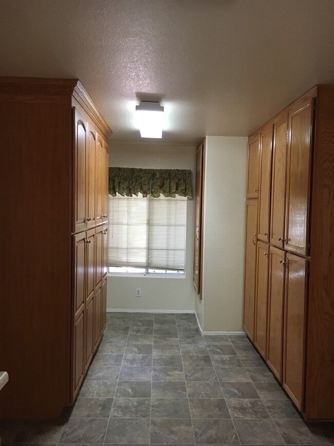 Building Photo - Westside location! Beautiful Single Story On Large Corner Lot