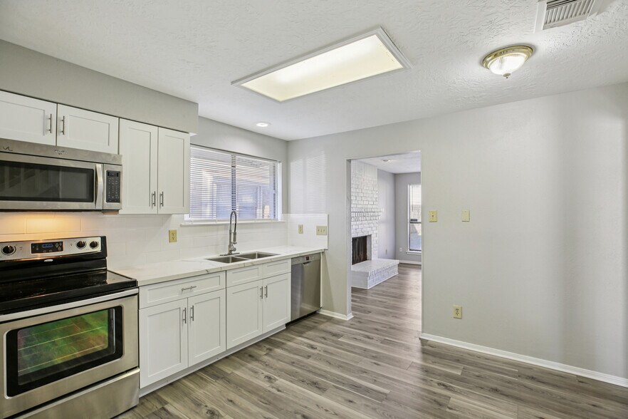 Building Photo - 3715 Wells Mark Dr