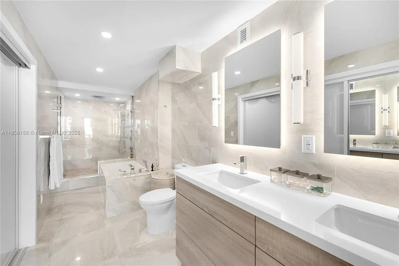 Building Photo - 2401 Collins Ave