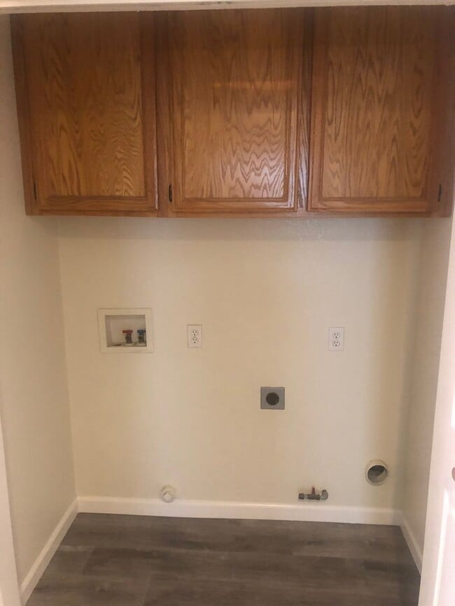 Building Photo - NICE UPDATED HOME IN ELK GROVE!!