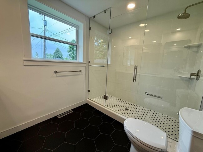 Building Photo - Stunning 3BR/3BA Orono Home Available 8/15. Walk to Lake Minnetonka!