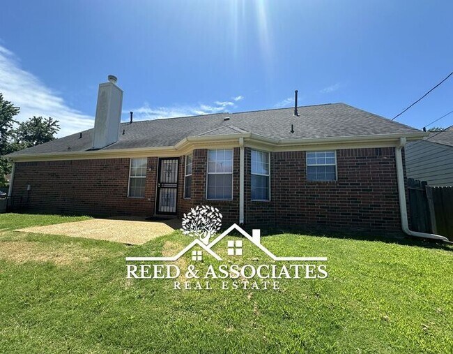 Building Photo - Charming Southeast Home Located on Corner ...