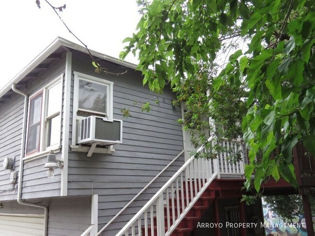 Building Photo - 207 1/2 S Primrose Ave.-