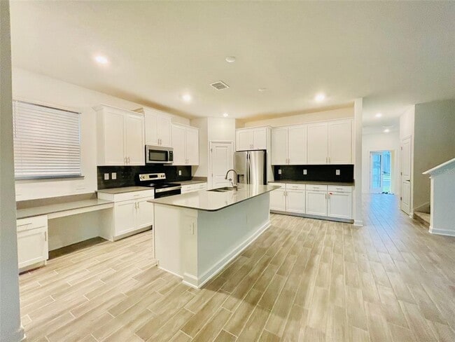 Building Photo - 11550 Rhyme Ave