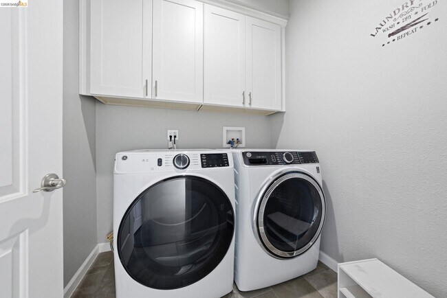 Building Photo - 817 Estancia Ter