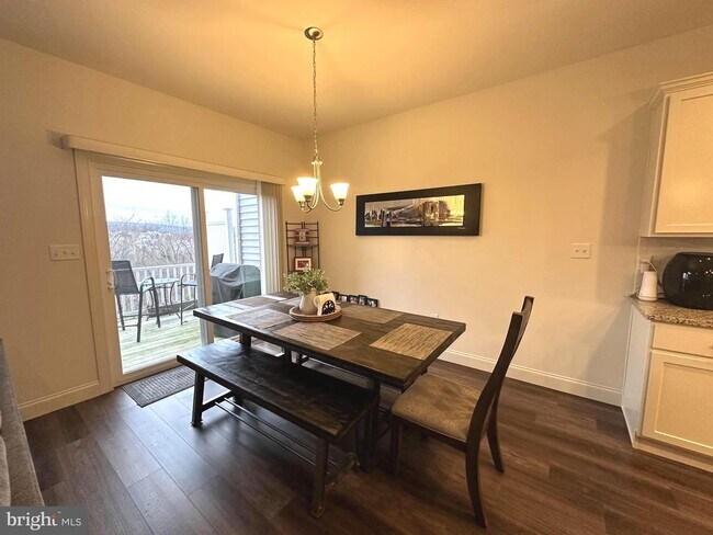 Building Photo - 11 Woods Dr