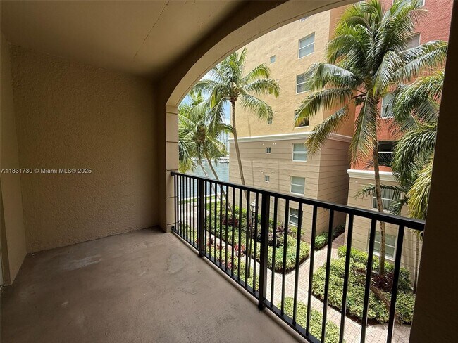 Building Photo - 17100 N Bay Rd