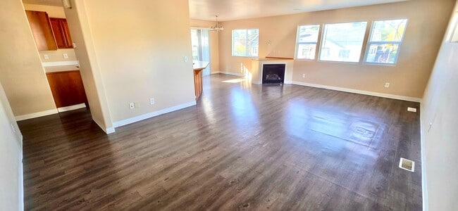 Building Photo - Modern 3-Bed Duplex with Hilltop Views and...