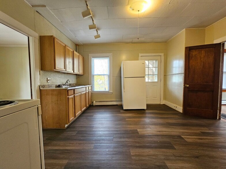 Building Photo - 13 Grove St