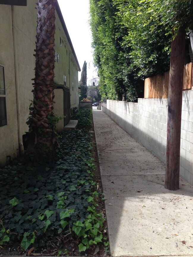 Building Photo - 7665 Fountain Ave