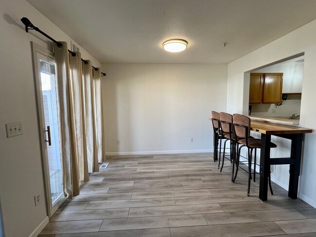 Building Photo - Adorable 3 story, 3BR/3.5BA Townhome w/ detached garage!