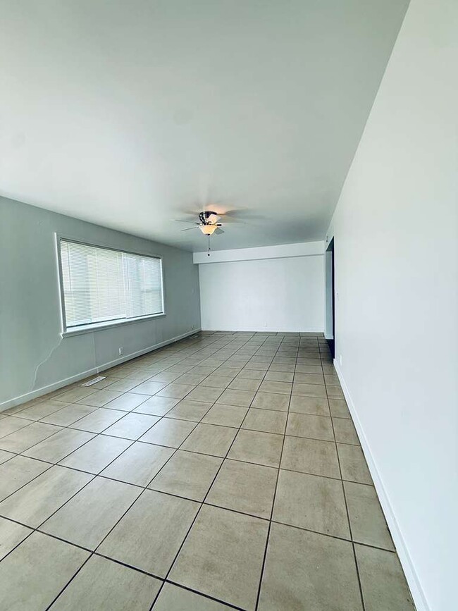 Building Photo - 727 NW 89th St