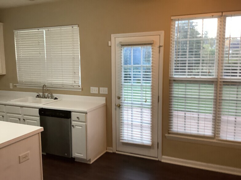 Building Photo - 1432 Cantwell Ct